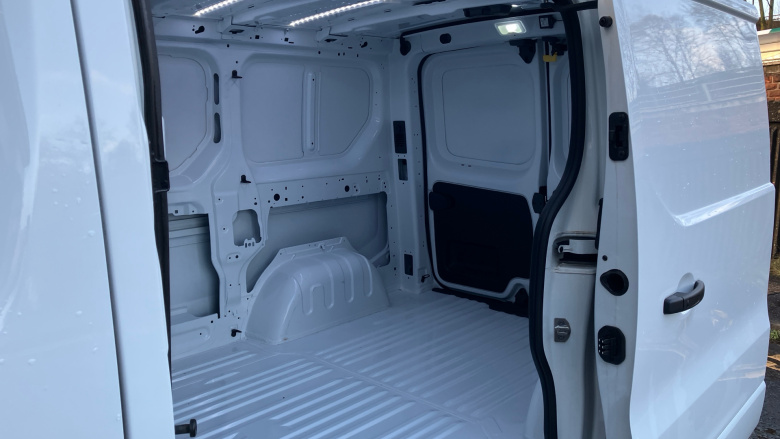 Nissan Primastar 30 L1 Diesel 2.0 dCi 130ps H1 Tekna Van